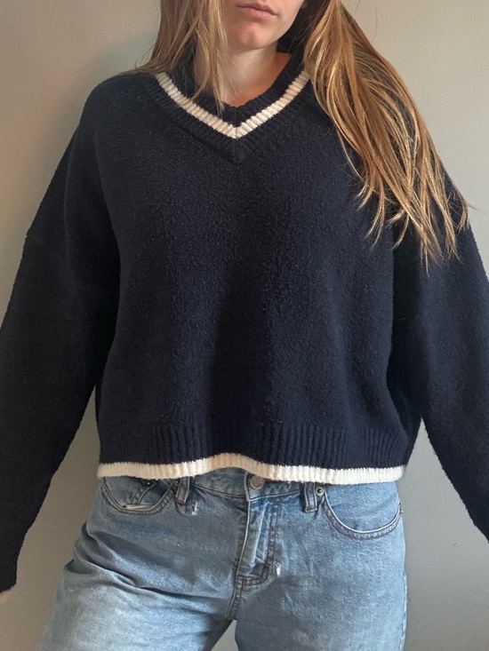 Abercrombie & Fitch Tops - Abercrombie Wedge V-neck Sweatshirt Navy